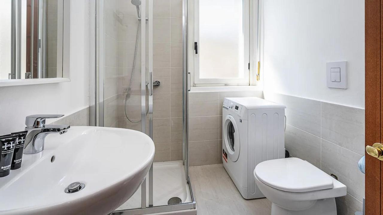 Ferienwohnung Blue City Paradise - Renovated Apt In Center Mailand Exterior foto